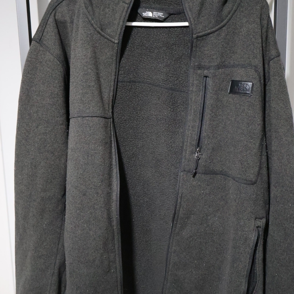 The North Face Black Fleece Jacket - Picture 2 of 5